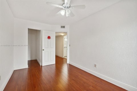 Townhouse in Miami, Florida 3 bedrooms, 140.28 sq.m. № 1305432 - photo 26