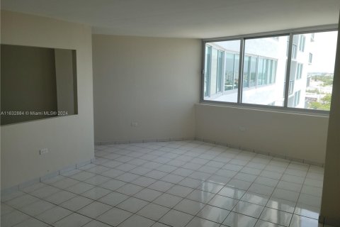 Condo in Miami Beach, Florida, 1 bedroom  № 1305434 - photo 3