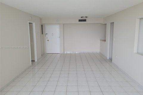 Condominio en venta en Miami Beach, Florida, 1 dormitorio, 93.83 m2 № 1305434 - foto 4