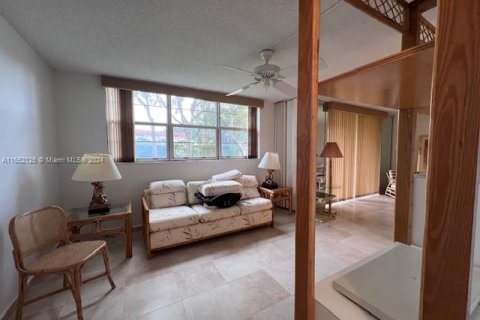 Condominio en venta en Pembroke Pines, Florida, 2 dormitorios, 108.7 m2 № 1097201 - foto 4