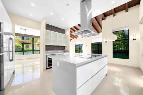 Villa ou maison à vendre à Key Biscayne, Floride: 5 chambres, 359.07 m2 № 846131 - photo 2