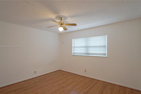 Condo in Hallandale Beach, Florida, 2 bedrooms  № 1290823 - photo 15