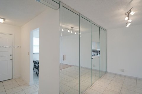 Copropriété à vendre à Hallandale Beach, Floride: 2 chambres, 101.45 m2 № 1290823 - photo 8