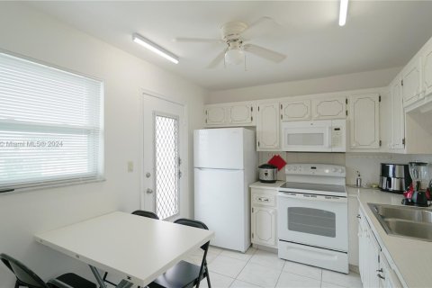 Copropriété à vendre à Hallandale Beach, Floride: 2 chambres, 101.45 m2 № 1290823 - photo 3