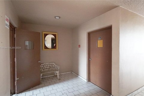 Condo in Hallandale Beach, Florida, 2 bedrooms  № 1290823 - photo 26