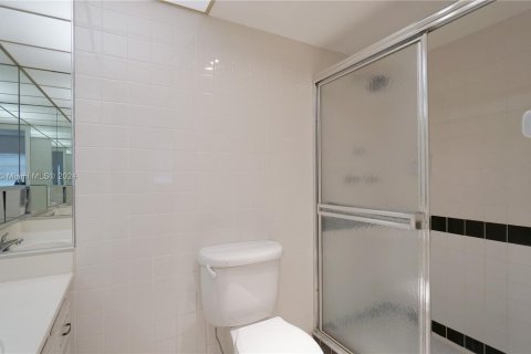 Condo in Hallandale Beach, Florida, 2 bedrooms  № 1290823 - photo 24