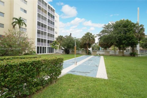 Condo in Hallandale Beach, Florida, 2 bedrooms  № 1290823 - photo 28