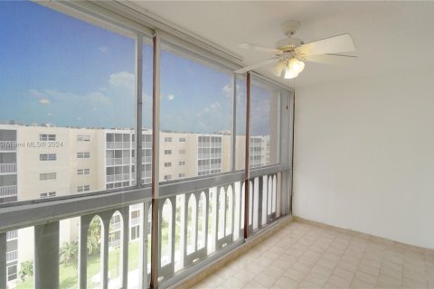 Copropriété à vendre à Hallandale Beach, Floride: 2 chambres, 101.45 m2 № 1290823 - photo 12