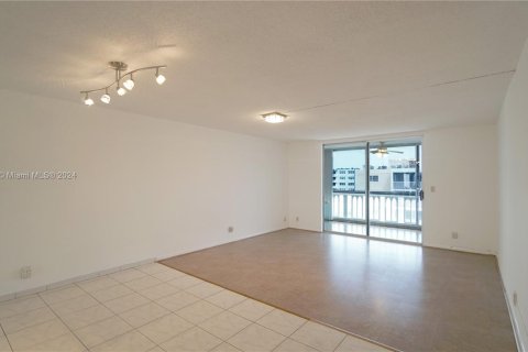 Copropriété à vendre à Hallandale Beach, Floride: 2 chambres, 101.45 m2 № 1290823 - photo 7