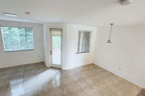 Townhouse in North Lauderdale, Florida 3 bedrooms, 145.67 sq.m. № 1330143 - photo 6