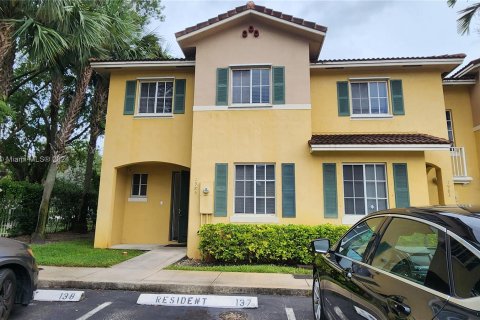 Townhouse in North Lauderdale, Florida 3 bedrooms, 145.67 sq.m. № 1330143 - photo 1