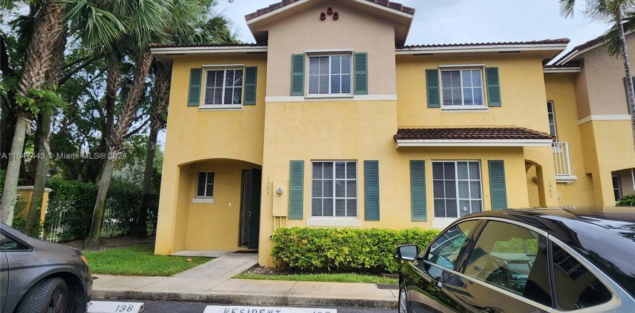 Townhouse in North Lauderdale, Florida 3 bedrooms, 145.67 sq.m. № 1330143