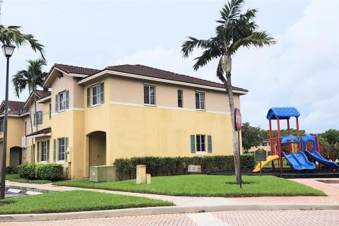 Townhouse in North Lauderdale, Florida 3 bedrooms, 145.67 sq.m. № 1330143 - photo 17