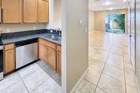 Condo in Miramar, Florida, 2 bedrooms  № 1370836 - photo 11