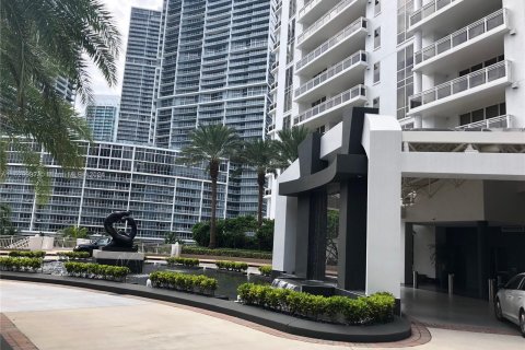 Condo in Miami, Florida, 4 bedrooms  № 1290741 - photo 1