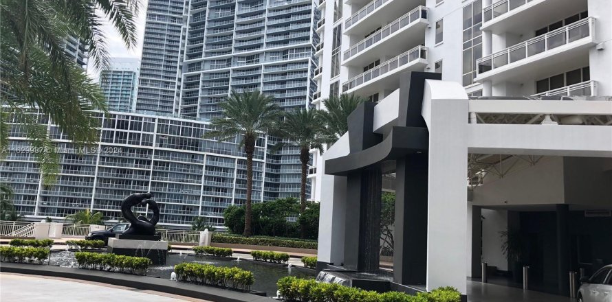 Condominio en Miami, Florida, 4 dormitorios  № 1290741