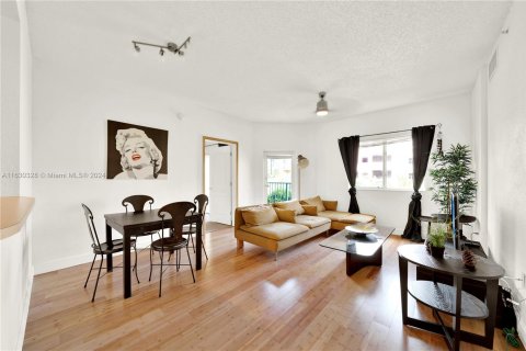 Condo in South Miami, Florida, 2 bedrooms  № 1290835 - photo 12