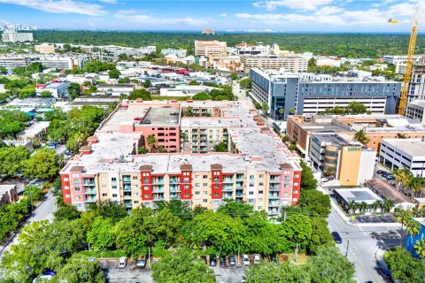 Condo in South Miami, Florida, 2 bedrooms  № 1290835 - photo 2