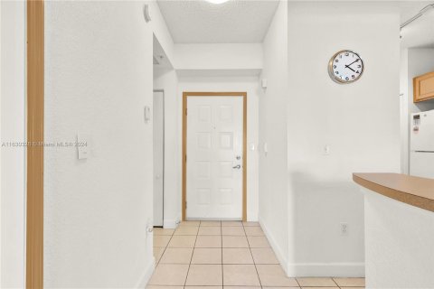 Condo in South Miami, Florida, 2 bedrooms  № 1290835 - photo 21