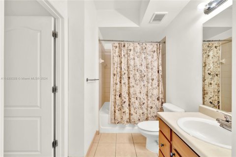 Condo in South Miami, Florida, 2 bedrooms  № 1290835 - photo 22