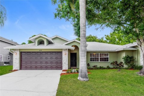 Villa ou maison à louer à Bradenton, Floride: 3 chambres, 186.73 m2 № 1378194 - photo 1