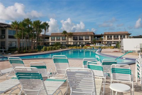 Condominio en venta en New Port Richey, Florida, 1 dormitorio, 75.81 m2 № 1378195 - foto 8