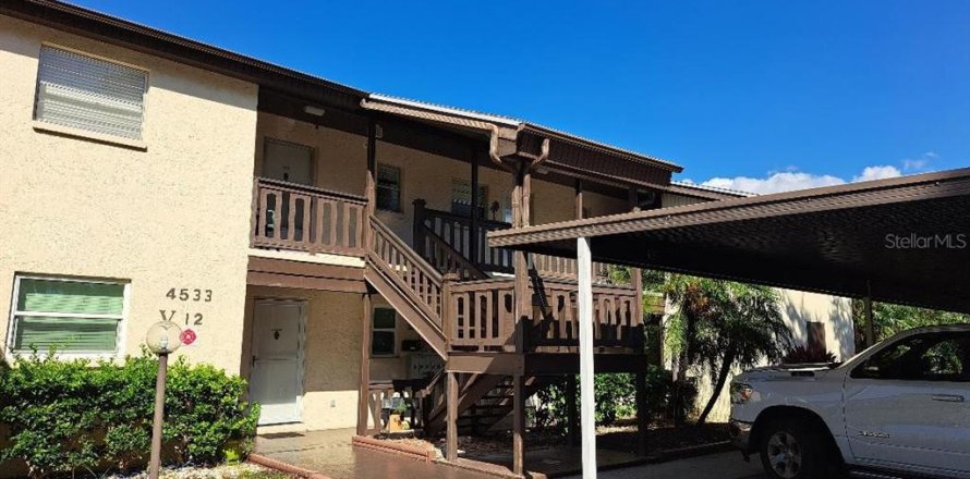 Condominio en New Port Richey, Florida, 1 dormitorio  № 1378195