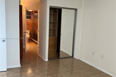 Condo in North Miami Beach, Florida, 1 bedroom  № 1332600 - photo 7