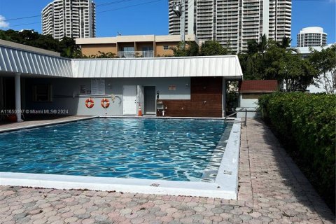 Condominio en venta en North Miami Beach, Florida, 1 dormitorio, 75.44 m2 № 1332600 - foto 14