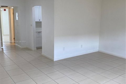 Condo in North Miami Beach, Florida, 1 bedroom  № 1332599 - photo 5