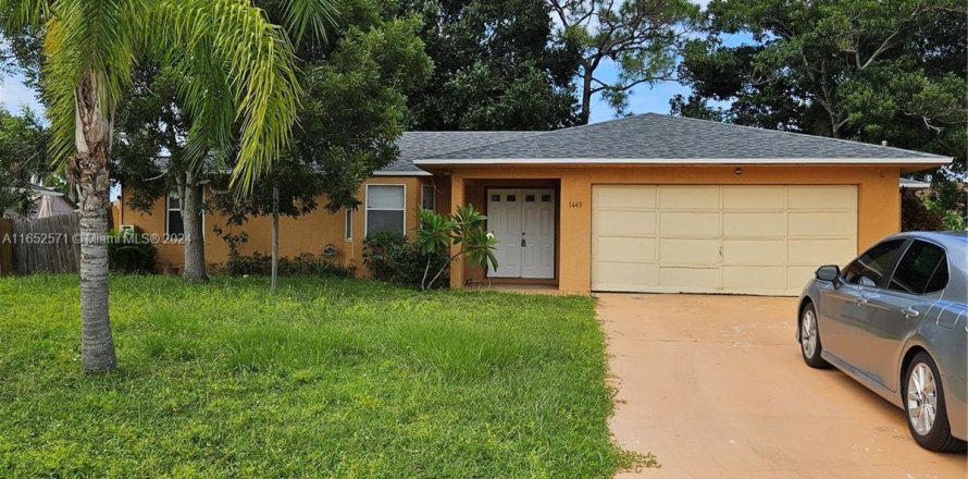 House in Port St. Lucie, Florida 3 bedrooms, 107.58 sq.m. № 1345798