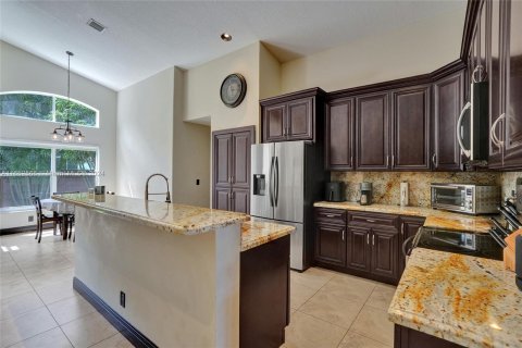 House in Pembroke Pines, Florida 4 bedrooms, 241.92 sq.m. № 1345767 - photo 10