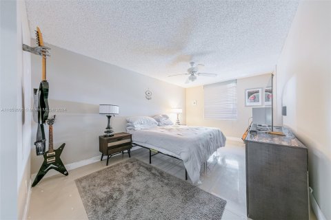 Condo in Dania Beach, Florida, 2 bedrooms  № 1345797 - photo 14