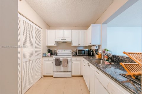 Copropriété à vendre à Dania Beach, Floride: 2 chambres, 94.76 m2 № 1345797 - photo 5