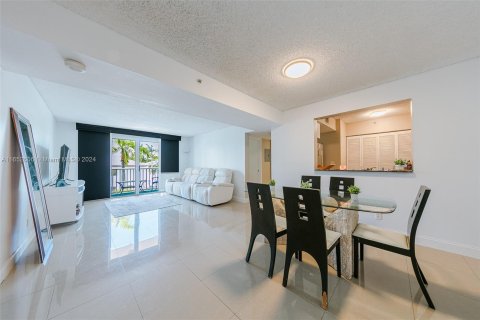 Copropriété à vendre à Dania Beach, Floride: 2 chambres, 94.76 m2 № 1345797 - photo 1