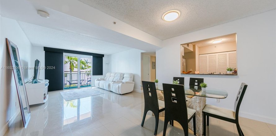 Condo in Dania Beach, Florida, 2 bedrooms  № 1345797