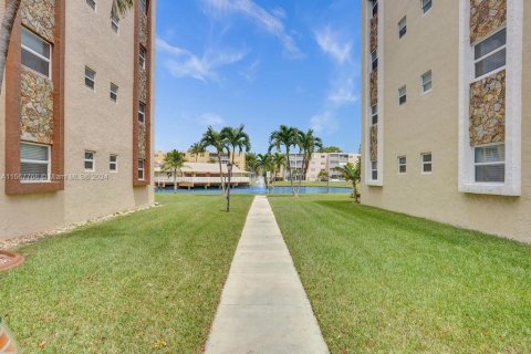 Condominio en venta en Dania Beach, Florida, 2 dormitorios, 106.28 m2 № 1116482 - foto 21