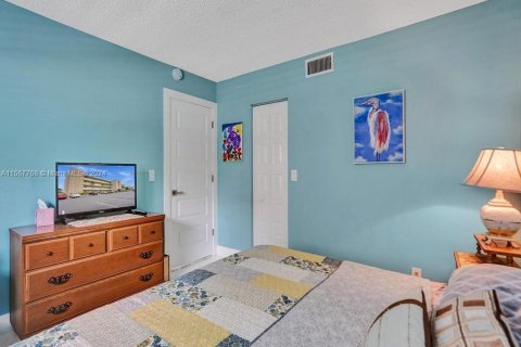 Condo in Dania Beach, Florida, 2 bedrooms  № 1116482 - photo 16