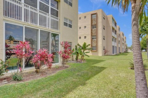 Condominio en venta en Dania Beach, Florida, 2 dormitorios, 106.28 m2 № 1116482 - foto 2