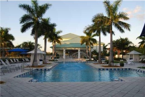 Condominio en venta en Doral, Florida, 1 dormitorio, 65.5 m2 № 1118496 - foto 12