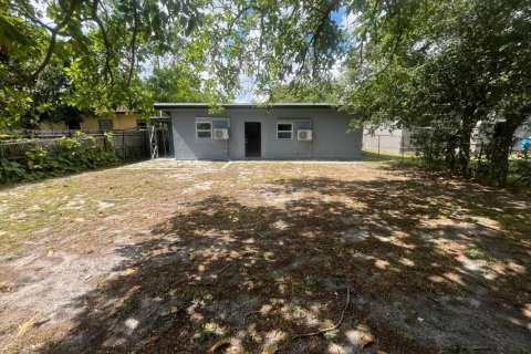 House in Miami, Florida 4 bedrooms, 134.99 sq.m. № 1177353 - photo 1