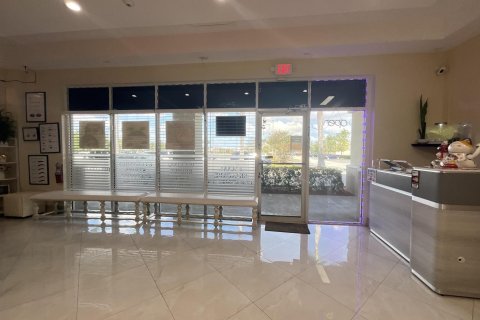 Propiedad comercial en venta en West Palm Beach, Florida № 1177426 - foto 6