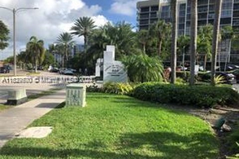 Copropriété à vendre à Hallandale Beach, Floride: 1 chambre, 99.87 m2 № 1281874 - photo 12