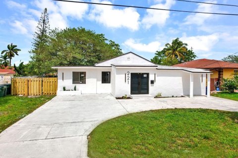 Villa ou maison à vendre à Hallandale Beach, Floride: 3 chambres, 157.84 m2 № 1095398 - photo 3