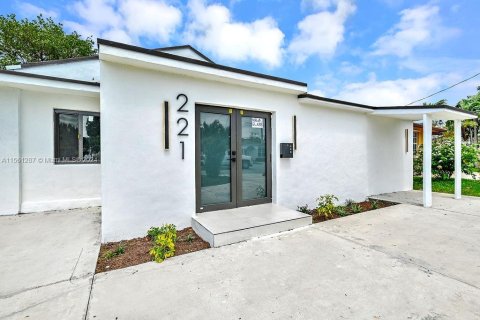 Villa ou maison à vendre à Hallandale Beach, Floride: 3 chambres, 157.84 m2 № 1095398 - photo 4