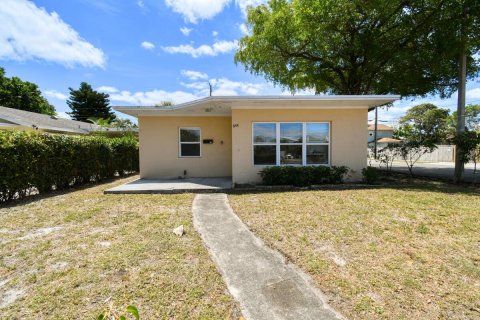 Villa ou maison à vendre à West Palm Beach, Floride: 3 chambres, 116.03 m2 № 1127634 - photo 4