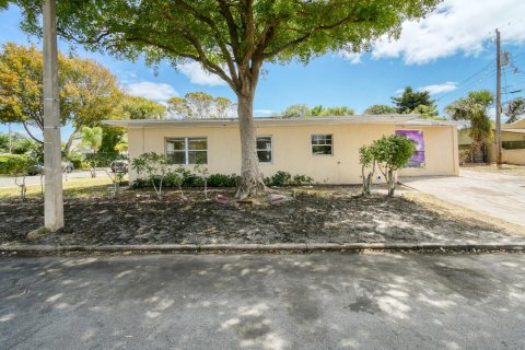 House in West Palm Beach, Florida 3 bedrooms, 116.03 sq.m. № 1127634 - photo 16