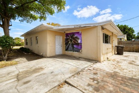 Villa ou maison à vendre à West Palm Beach, Floride: 3 chambres, 116.03 m2 № 1127634 - photo 1