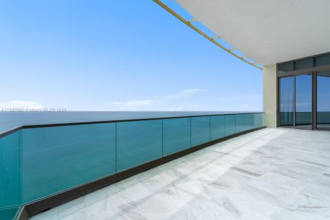 Condominio en venta en Sunny Isles Beach, Florida, 5 dormitorios, 580.73 m2 № 1309329 - foto 18