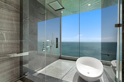 Condominio en venta en Sunny Isles Beach, Florida, 5 dormitorios, 580.73 m2 № 1309329 - foto 26